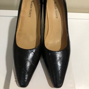 Karen Scott black pumps